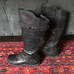 The North Face black boot